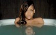 Rihanna Galau dan Bugil di Video Musik Single Terbaru 'Stay'