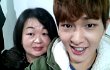 Onew SHINee Bangga Pamerkan Wajah Ibunya