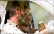 Robert Pattinson Pamer Gigi Menjijikkan di Foto Syuting 'The Rover'