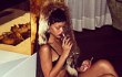 Rihanna Diamuk Ibu Karena Foto Telanjang