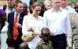 Pakai Cincin Emas, Angelina Jolie Sudah Menikah?