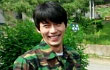 Netizen Puji Foto Hyun Bin Tertawa Pakai Seragam Tentara