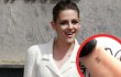 Tampil Chic di Fashion Show Paris, Kristen Stewart Pamer Tato Baru