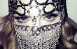 Madonna Unggah Foto Kontroversial Pakai Cadar Besi Ucap Insya Allah