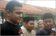 Cristian Gonzales Senang Ajari Anak-Anak Panti Belajar Bola Saat Puasa