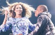 Beyonce Dapat Ciuman Spesial dari Jay-Z di Konser Philadelphia