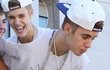 Astaga, Justin Bieber Ludahi Fans dari Atas Balkon