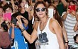 Fans Beri Kejutan Ultah Saat Jang Geun Suk di Bandara