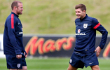 Wayne Rooney Curhat Masa Depan di MU dan Dipuji Saat Sesi Latihan Inggris
