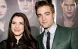 Stephenie Meyer Sesali Ajak Robert Pattinson Main di 'Twilight'