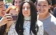 Lady GaGa Traktir Fans Minum Soft Drink