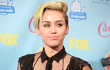 Miley Cyrus Tariki Rambut Tiap Malam Agar Cepat Panjang