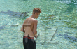 Justin Bieber Liburan Bareng Hiu di Bahama