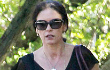 Catherine Zeta-Jones Merokok dan Terlihat Kurus Usai Pisah dengan Michael