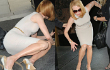 Nicole Kidman Tersungkur Karena Ditabrak Paparazzi