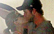 Baru Sehari Putus, Liam Hemsworth Ciuman dengan Artis Seksi
