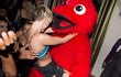 Miley Cyrus Posting Foto Liar Bareng Monyet