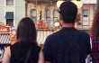Zac Efron Kepergok Gandengan Tangan dengan Lily Collins di Disneyland