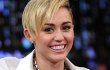 Miley Cyrus Lebih Suka Telanjang Dibanding Nangis di MV 'Wrecking Ball'