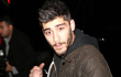 Zayn One Direction Pukul Wajah Fans?