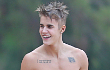 Nikmati Liburan, Justin Bieber Lompat dari Tebing