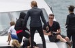 Bahagianya Keluarga Brad Pitt-Angelina Jolie Liburan di Laut