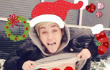 Miley Cyrus Pamer Payudara di Foto Natal Demi Dukung Film Indie
