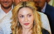 Madonna Dikritik Usai Unggah Foto Anak Pegang Botol Miras