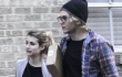 Emma Roberts Diisukan Tunangan dengan Evan Peters