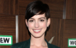 Anne Hathaway Bantah Nyaris Tenggelam di Hawaii