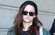 Kristen Stewart Pede Tanpa Make-Up di Bandara Paris
