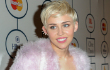 Lagi-Lagi Miley Cyrus Cium Sesama Cewek