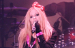 Avril Lavigne Teriak dan Kabur dari Panggung di Konser China