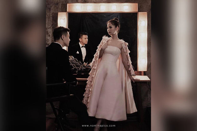 FOTO: Unik dan Beda, Prewedding Dion Wiyoko Bikin Netter ...