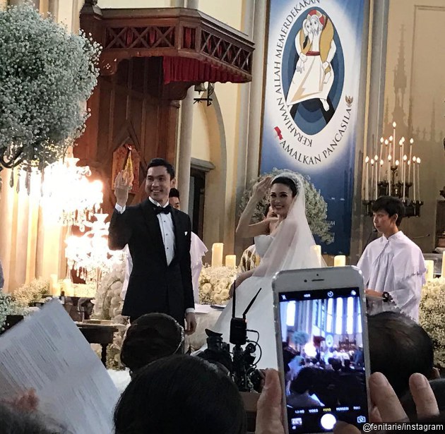 Sandra Dewi dan Suami Pamer Cincin Usai Nikah