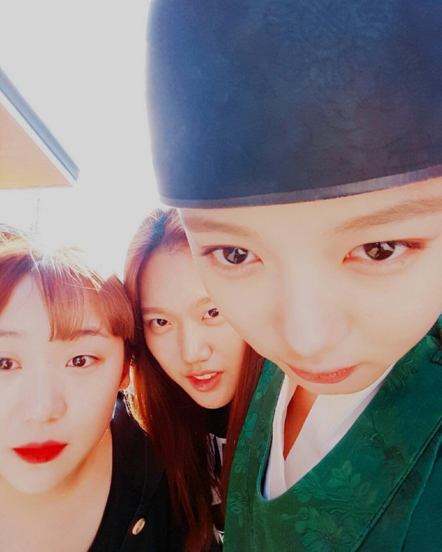 Kim Yoo Jung Usil Selfie Gokil Demi 'Love in the Moonlight'