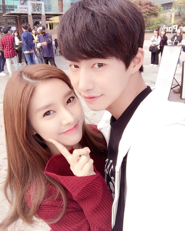 Song Jae Rim-Kim So Eun Kompak Pamer Selfie 'Mesra' di BTS 'Our Gab Soon'