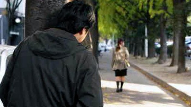 tentang stalking