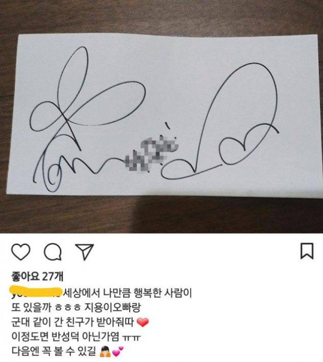 Baik Banget, G-Dragon Beri Tanda Tangan ke Teman Tentara Saat Wamil