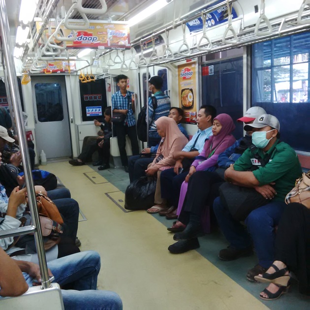 tips aman naik transportasi umum untuk cewek