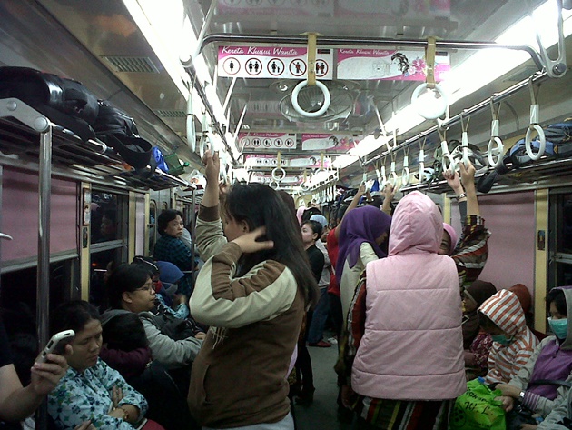 tips aman naik transportasi umum untuk cewek