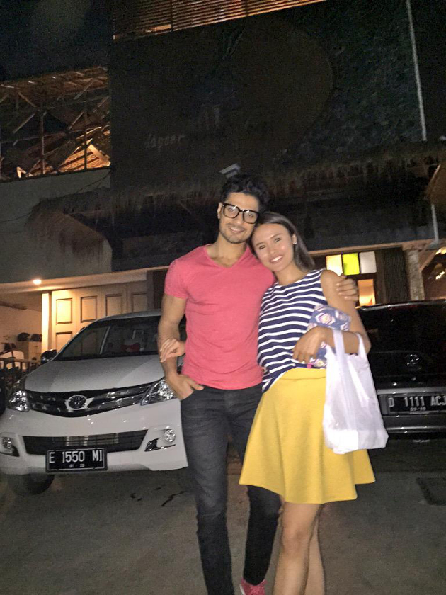 Pamer Kemesraan Vin Rana Bahagia Ditraktir Pacar di Bandung Pamer Kemesraan Vin Rana Bahagia Ditraktir Pacar di Bandung