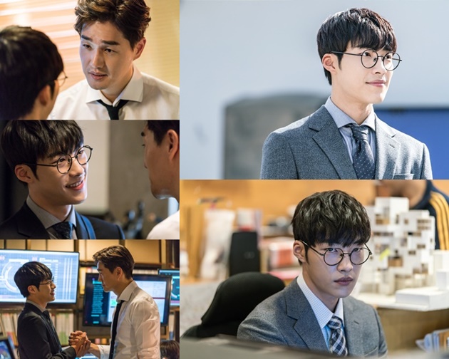 Woo Do Hwan 'Save Me' Berkacamata di 'Mad Dog'