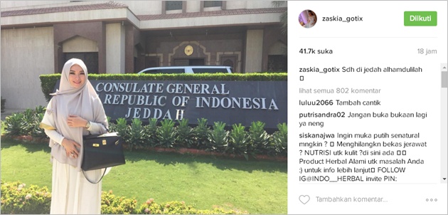 Cantik Berhijab Saat Kunjungi Jeddah, Zaskia Gotik Bikin Netter Adem
