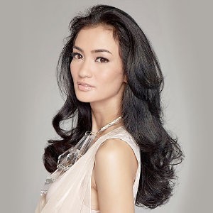 Atiqah Hasiholan Profile Photo