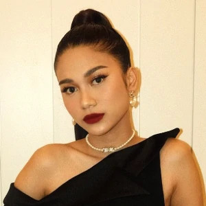 Azizah Salsha: Berita, Foto, Video, Lirik Lagu, Profil & Bio | Halaman