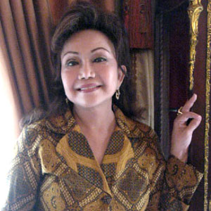 Elly Kasim Ayam Den Lapeh Lirik : Elly Kasim Ayam Den Lapeh Listen With