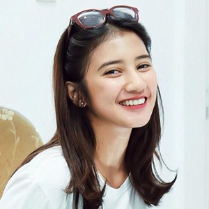 Foto Fita Anggriani saat Red Carpet dan Pengambilan Gambar 