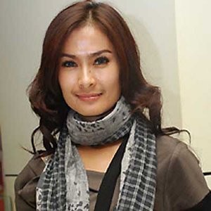 Profil Iis Dahlia Yaitu Biodata Profil Pribadi Data Keluarga Wowkeren Com
