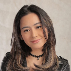 Laura Theux Profile Photo